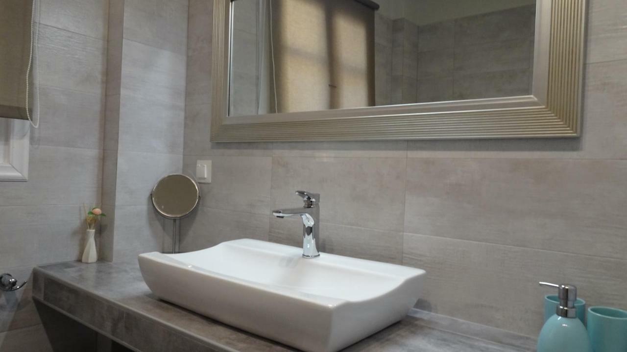 Elegant And Comfortable Apartment In The City Center 埃尔莫波利斯 外观 照片